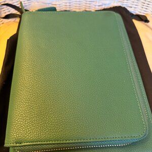 Wonderland 222 Planner Purse (Green)
